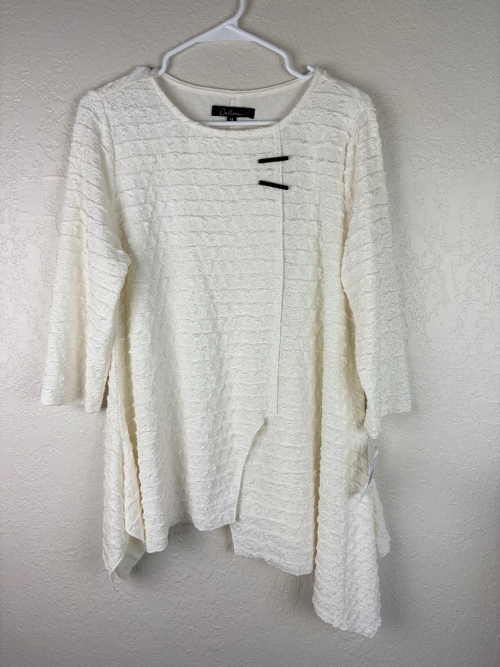 NWT Caleaas Women’s Asymmetrical Tunic Top Medium Long Sleeve Textured White